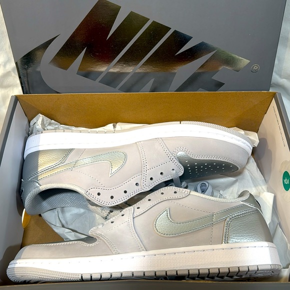 Metallic Silver Men Air Jordan 1 Retro Low OG Nike Shoes - Picture 6 of 6